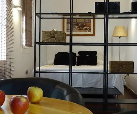 Ghat Montroig アパート シッチェス