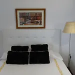 Ghat Montroig 아파트 시체스