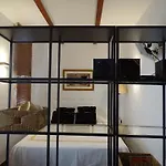 Ghat Montroig 아파트 시체스